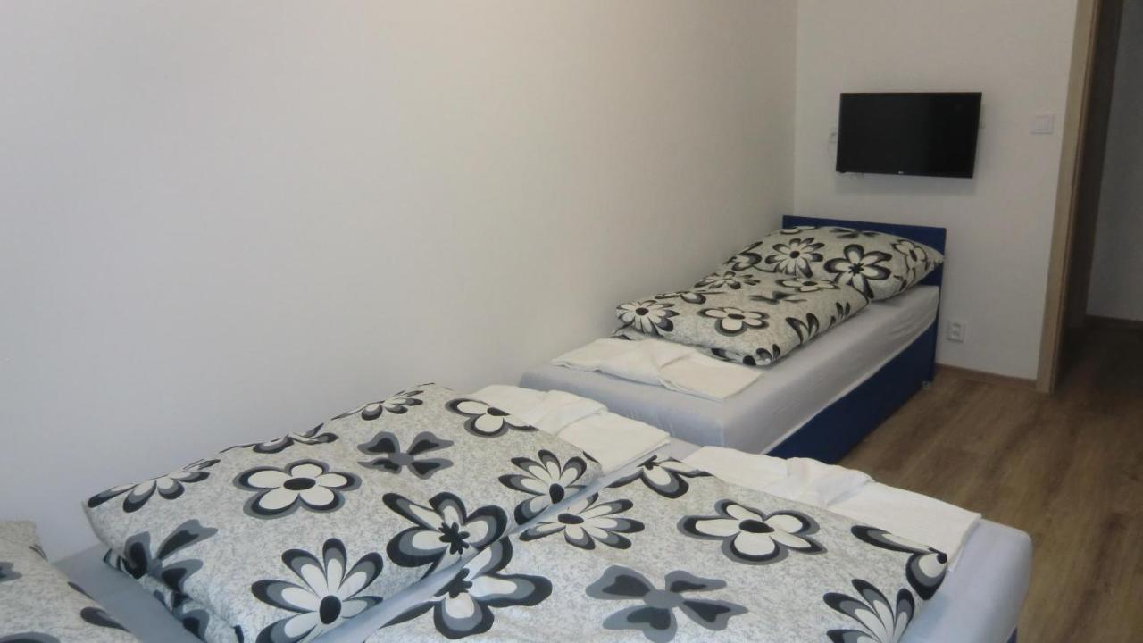 Hu Apartment Praha Bagian luar foto