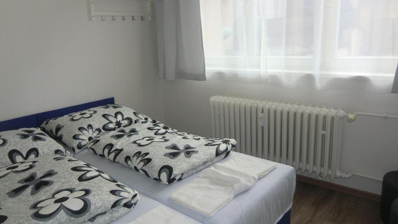 Hu Apartment Praha Bagian luar foto
