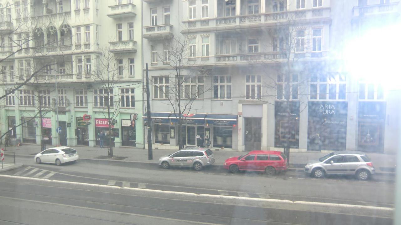 Hu Apartment Praha Bagian luar foto